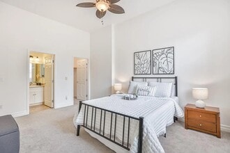 516 Martha St, Unit 206 in San Jose, CA - Foto de edificio - Building Photo
