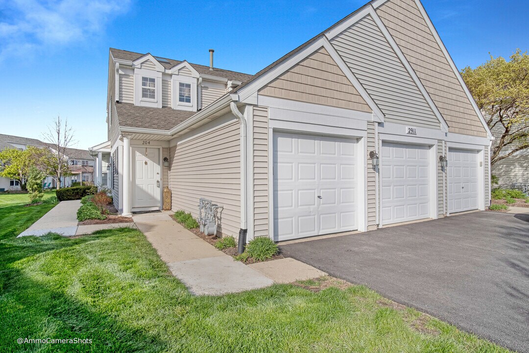 2911 Bartlett Ct in Naperville, IL - Foto de edificio