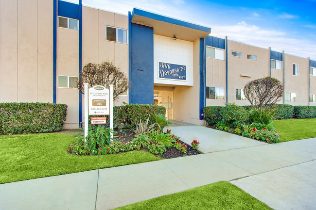 Devonshire Apartments in Granada Hills, CA - Building Photo - Building Photo