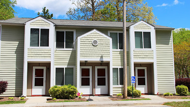 Yorktown Square in Yorktown, VA - Building Photo - Building Photo