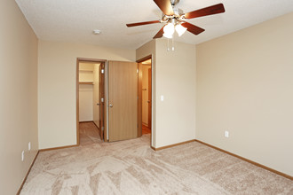 Windsor Square by Broadmoor in Des Moines, IA - Building Photo - Interior Photo