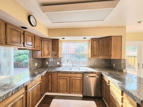 730 Hillcrest Dr in Redwood City, CA - Building Photo - Building Photo