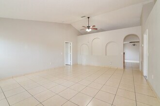 742 Paris Dr, Unit 1208 in Kissimmee, FL - Building Photo - Building Photo