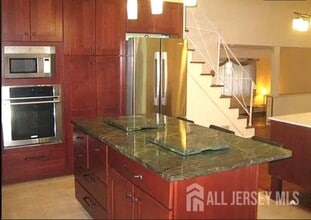 59 Victory Pl in East Brunswick, NJ - Building Photo - Building Photo