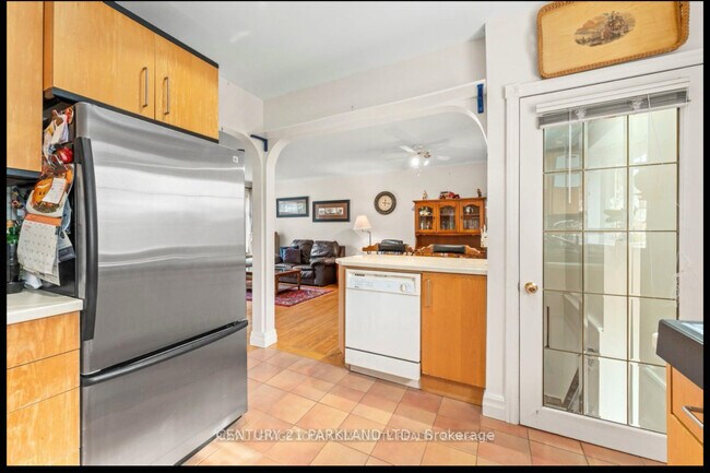 King and Keele Main Floor bungalow on larg in King City, ON - Building Photo - Building Photo