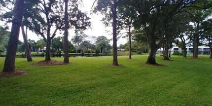 2517 S 17th St, Unit 105 in Fort Pierce, FL - Building Photo - Building Photo