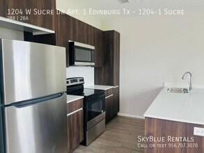 1204 W Sucre Dr in Edinburg, TX - Building Photo - Building Photo