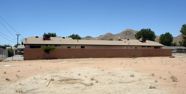 20315 Zuni Rd in Apple Valley, CA - Foto de edificio - Building Photo