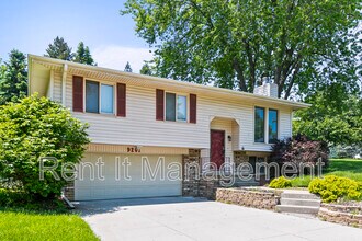 9201 Park View Blvd in La Vista, NE - Building Photo - Building Photo