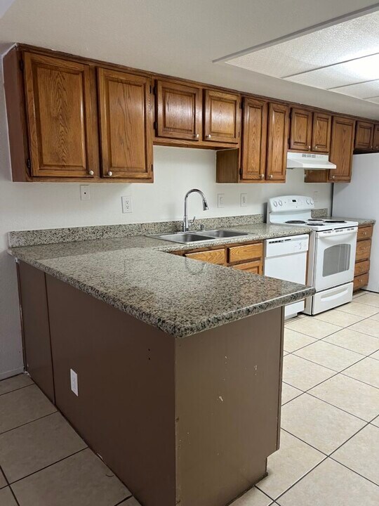 2217 N Jones Blvd in Las Vegas, NV - Building Photo