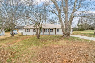 117 Gayle Ave in Lenoir City, TN - Building Photo