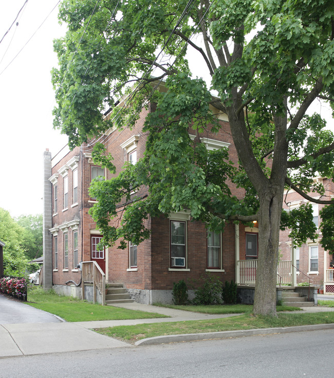 8 Morgan Ave in Glens Falls, NY - Foto de edificio - Building Photo