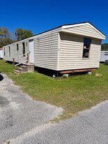 472 Ruben Wells Rd in Hinesville, GA - Building Photo