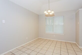 317 Glen Meadow Dr, Unit 2 in Glenn Heights, TX - Foto de edificio - Building Photo