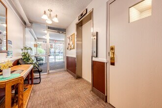 3184 S Heather Gardens Way in Aurora, CO - Building Photo - Building Photo