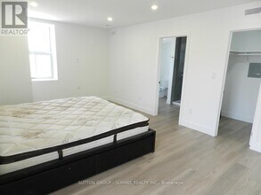 577-577 Gerrard St E in Toronto, ON - Building Photo - Building Photo
