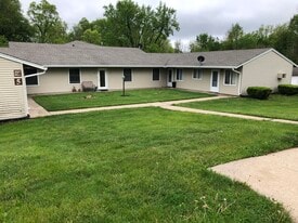 207 W Mill St, Unit 53 in Pleasantville, IA - Building Photo