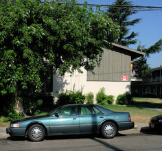 10390 Vernon Ave in Montclair, CA - Building Photo - Building Photo