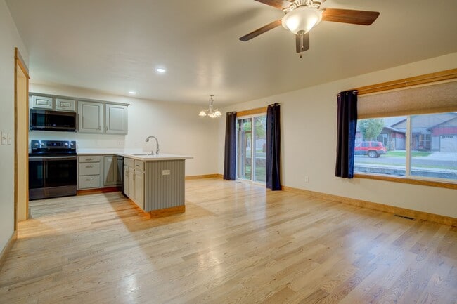 property at 5435 Glenellen Dr