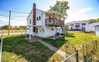 105 Chestnut St, Unit B in Franklin, OH - Building Photo