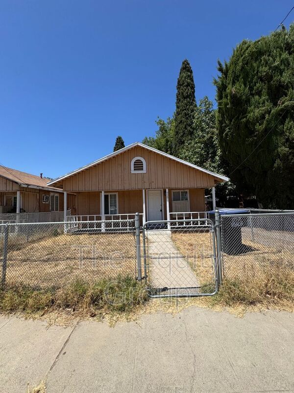 property at 928 W Goshen Ave