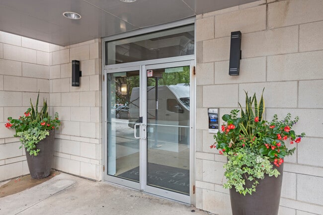 657 W Fulton St in Chicago, IL - Foto de edificio - Building Photo