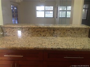 153 Lakeview Dr-Unit -104 in Weston, FL - Building Photo - Building Photo