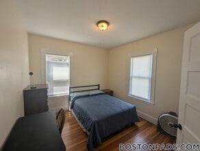 27 Bourneside St in Boston, MA - Foto de edificio - Building Photo