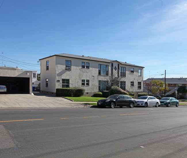 1956 N Commonwealth Ave in Los Angeles, CA - Building Photo - Building Photo