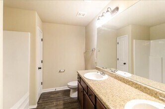 193 Camellia Ct in Jackson, GA - Foto de edificio - Building Photo