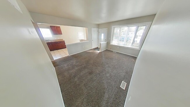 8211 Continental Ave in Warren, MI - Building Photo - Building Photo