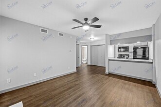 9520 Royal Ln in Dallas, TX - Building Photo - Building Photo