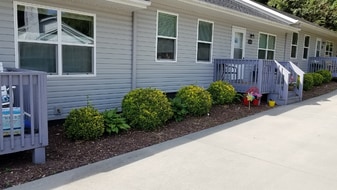 1241 N Main St in Hendersonville, NC - Building Photo