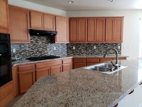 1255 Jewel Flower Dr in Patterson, CA - Building Photo - Building Photo
