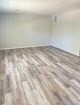 705 Hollycrest Dr in Champaign, IL - Building Photo