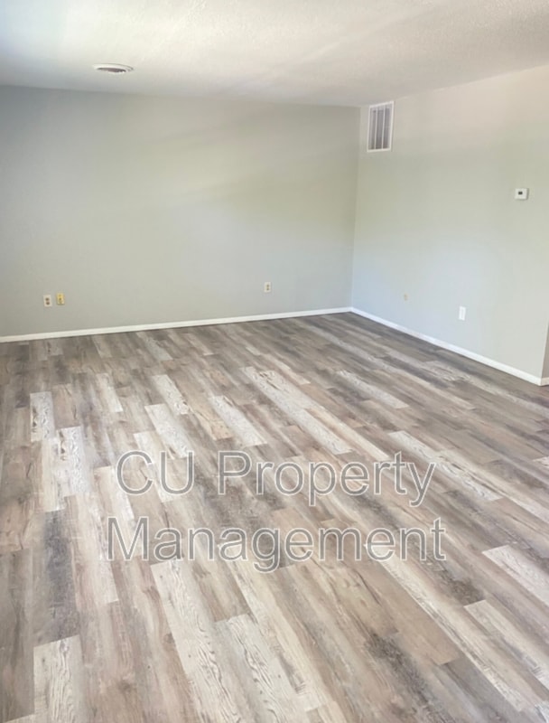 property at 705 Hollycrest Dr