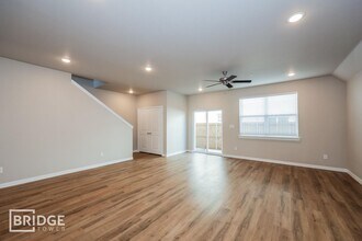 1013 W Golden Ln in Burleson, TX - Building Photo - Building Photo