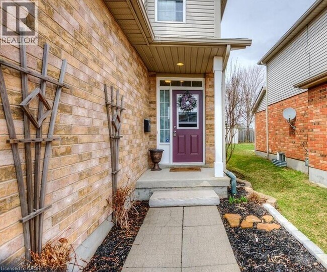 543 Chesapeake Crescent in Waterloo, ON - Building Photo - Building Photo