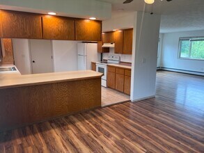 1933 N Hemmer Rd in Palmer, AK - Building Photo - Building Photo