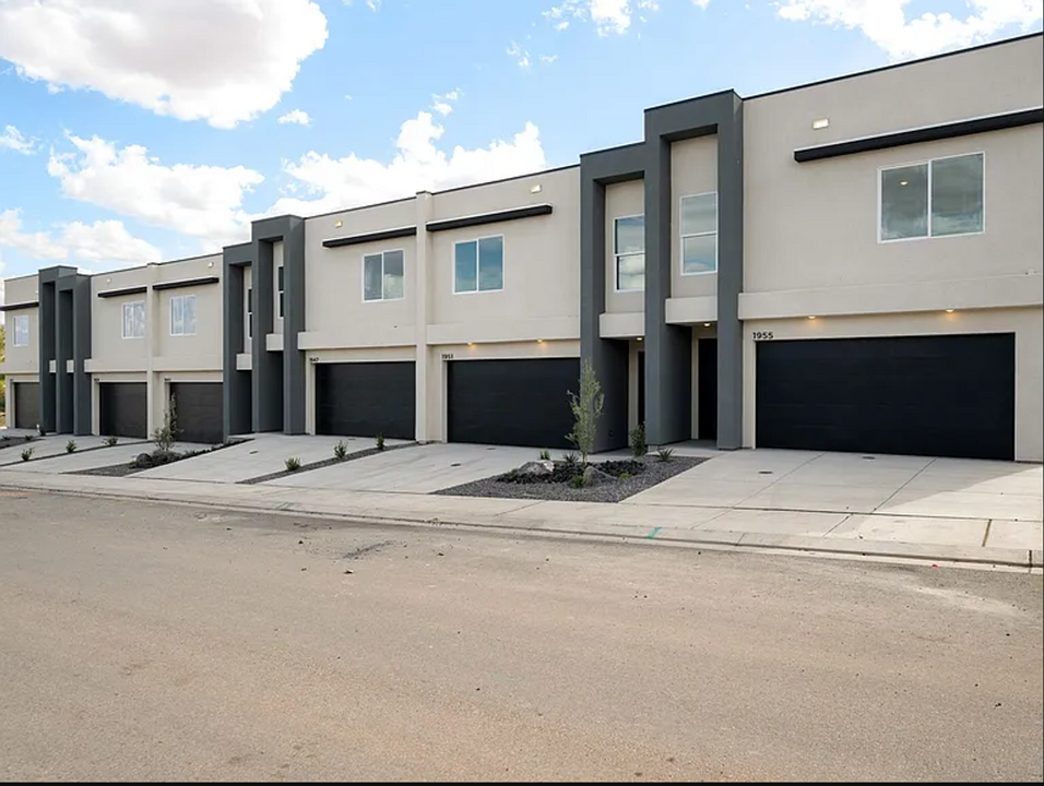 1955 W 250 S in Hurricane, UT - Building Photo