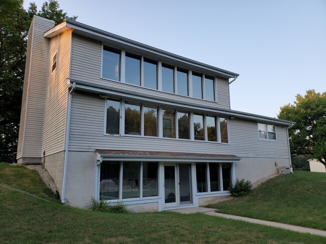 W269S8475 Alpine Dr in Mukwonago, WI - Building Photo - Building Photo