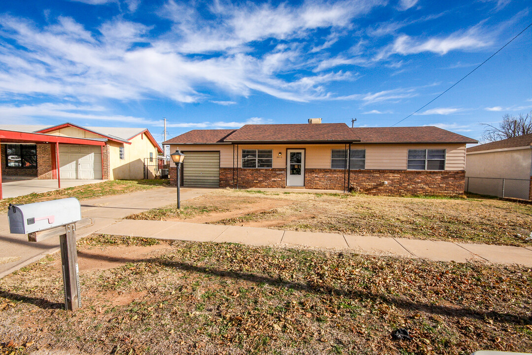 2013 Hull St in Clovis, NM - Building Photo