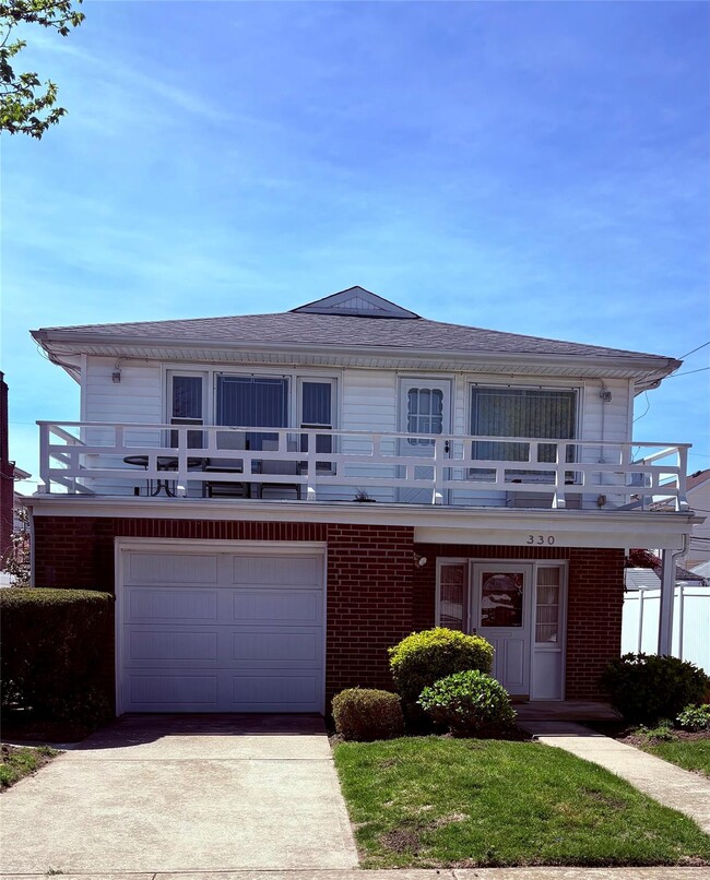 property at 330 W Pine St