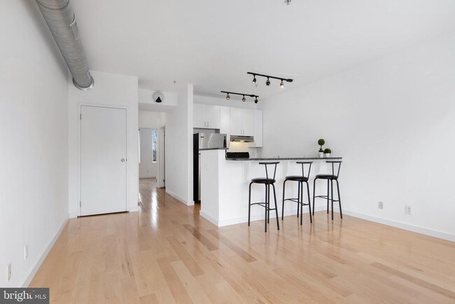 182 Gay St
