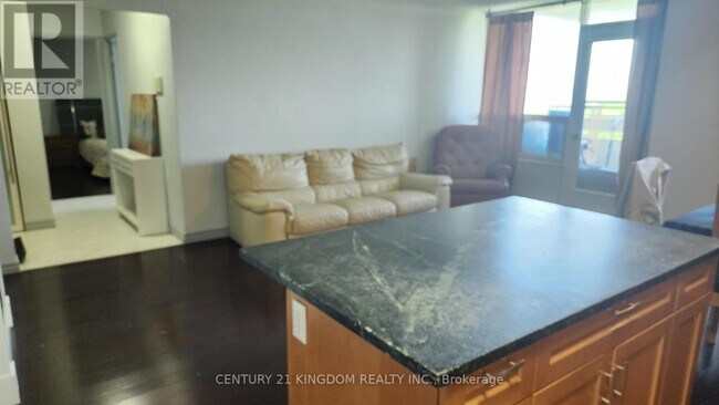 20 Edgecliff Golfway in Toronto, ON - Building Photo - Building Photo