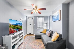 1855 Sepviva St in Philadelphia, PA - Building Photo
