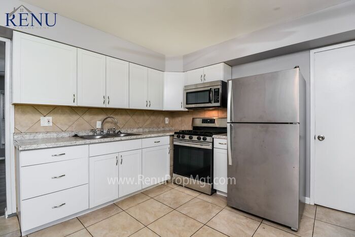 807 Undercliff Dr Photo