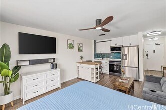 2345 Ala Wai Blvd in Honolulu, HI - Building Photo - Building Photo