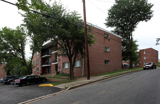 1850 U St SE in Washington, DC - Foto de edificio - Building Photo