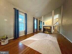 7684 Green Garland Dr in Springfield, VA - Building Photo - Building Photo